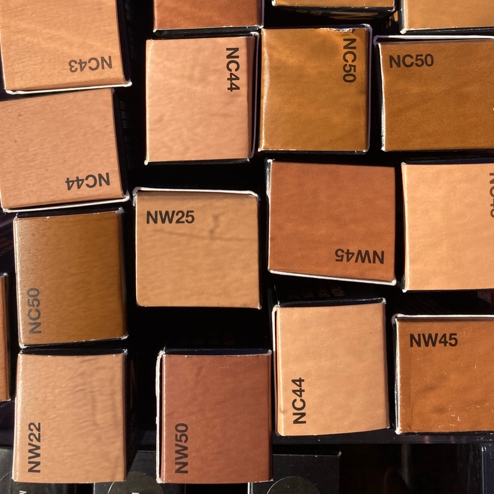 x1 MAC SMOOTHWEAR CONCEALER (CHOOSE YOUR SHADE) BRAND NEW BOXED